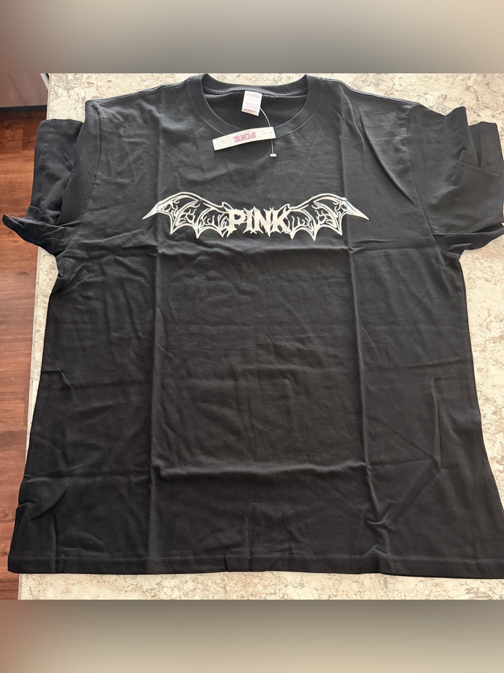 VS PINK HALLOWEEN CAMPUS SHORT SLEEVE TEE METALLIC BATS LOGO SIZE LARGE